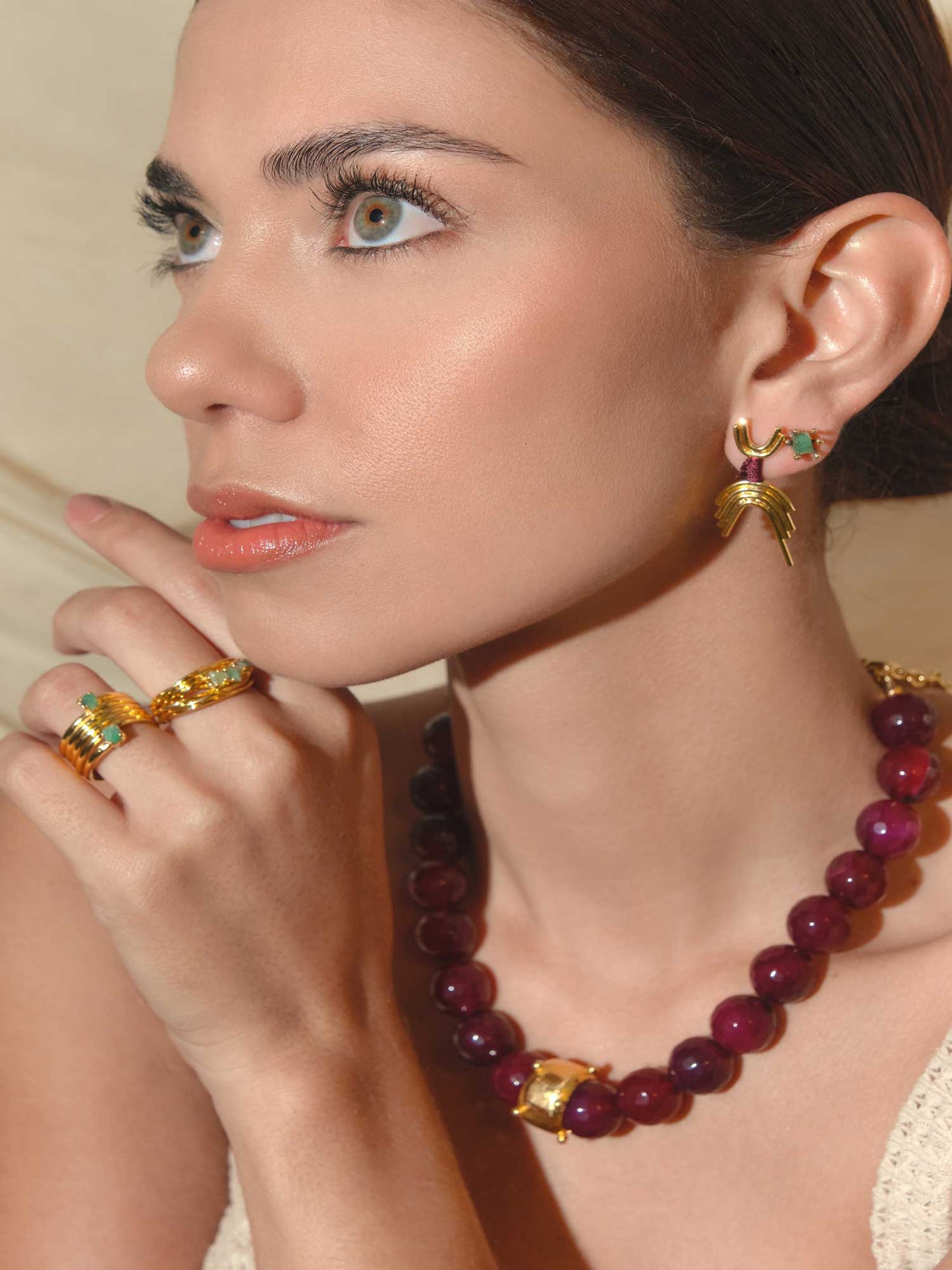 COLLAR ENREDOS PIEDRAS GRUESO